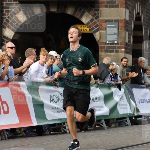 13.09.2026 - 21. swb-Marathon Bremen Strokosch-Dieckow http://msf.ph/oto/10298548 13.09.2026 12:44:06 Ziel 1567, 5212, 1313, 2044, 6507 meine-sportfotos.de