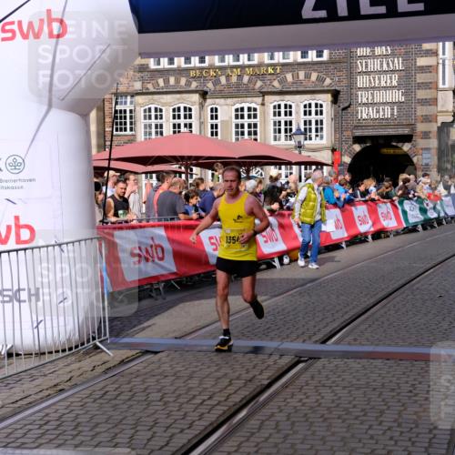 13.09.2026 - 21. swb-Marathon Bremen Tim E. http://msf.ph/oto/10298555 13.09.2026 10:36:45 Ziel 11916, 12324, 12513, 13548, 13575 meine-sportfotos.de