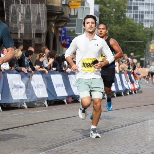 13.09.2026 - 21. swb-Marathon Bremen Strokosch-Dieckow http://msf.ph/oto/10298576 13.09.2026 10:50:04 Ziel 10508, 10709, 10966, 11007, 11035, 11183, 11717, 10170, 10876, 11111, 11128, 11178, 11497, 11499, 12240, 12269 meine-sportfotos.de