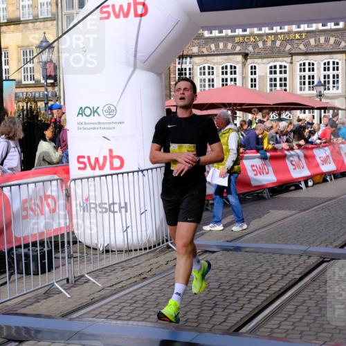 13.09.2026 - 21. swb-Marathon Bremen Tim E. http://msf.ph/oto/10298578 13.09.2026 10:36:51 Ziel 11916, 12456, 13548 meine-sportfotos.de