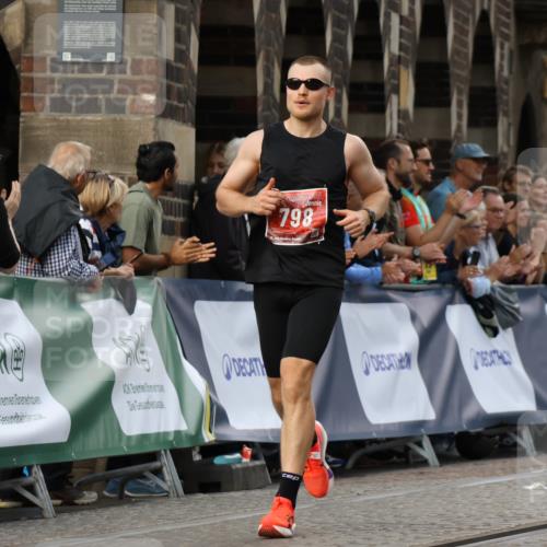 13.09.2026 - 21. swb-Marathon Bremen Strokosch-Dieckow http://msf.ph/oto/10298582 13.09.2026 12:44:29 Ziel 798, 1313, 1490, 2044, 6507, 289 meine-sportfotos.de