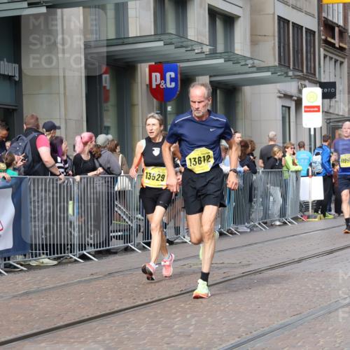 13.09.2026 - 21. swb-Marathon Bremen Strokosch-Dieckow http://msf.ph/oto/10298599 13.09.2026 10:45:55 Ziel 10228, 10447, 10992, 11706, 11925, 11926, 11956, 13529, 13609, 13612, 13640, 10436, 10464, 10541, 10583, 10987, 11015, 11063, 11279, 11559, 11762, 11845, 12033, 12069, 12087, 12556, 12557, 13532, 13595, 13628 meine-sportfotos.de