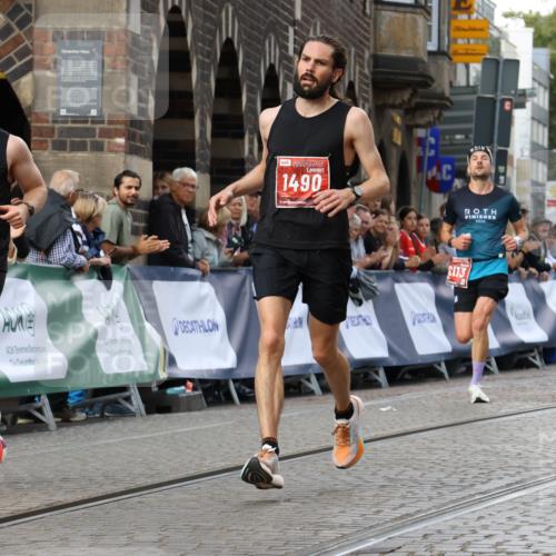 13.09.2026 - 21. swb-Marathon Bremen Strokosch-Dieckow http://msf.ph/oto/10298601 13.09.2026 12:44:30 Ziel 798, 1313, 1490, 2044, 6507, 289 meine-sportfotos.de
