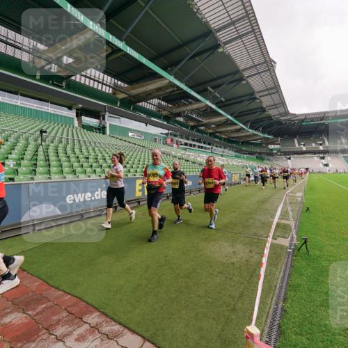 13.09.2026 - 21. swb-Marathon Bremen Michael Burmester http://msf.ph/oto/10298617 13.09.2026 10:33:39 Laufen im Stadion 10018, 10067, 10078, 10166, 10177, 10184, 10203, 10211, 10226, 10236, 10240, 10243, 10249, 10254, 10256, 10297, 10300, 10322, 10355, 10356, 10365, 10372, 10374, 10379, 10383, 10394, 10408, 10410, 10415, 10423, 10428, 10460, 10486, 10494, 10517, 10530, 10550, 10565, 10578, 10604, 10668, 10670, 10673, 10675, 10687, 10690, 10691, 10699, 10700, 10707, 10721, 10728, 10745, 10749, 10750, 10771, 10772, 10787, 10788, 10794, 10798, 10828, 10857, 10914, 11126 meine-sportfotos.de