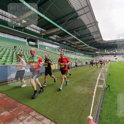 13.09.2026 - 21. swb-Marathon Bremen Michael Burmester http://msf.ph/oto/10298621 13.09.2026 10:33:40 Laufen im Stadion 10018, 10067, 10078, 10166, 10177, 10184, 10203, 10211, 10226, 10236, 10240, 10243, 10249, 10254, 10256, 10297, 10300, 10322, 10355, 10356, 10365, 10372, 10374, 10379, 10383, 10394, 10408, 10410, 10415, 10423, 10428, 10460, 10486, 10494, 10530, 10550, 10565, 10578, 10604, 10668, 10670, 10673, 10675, 10687, 10690, 10691, 10699, 10700, 10707, 10721, 10728, 10745, 10749, 10750, 10771, 10772, 10787, 10788, 10794, 10798, 10828, 10857, 10914, 11126 meine-sportfotos.de