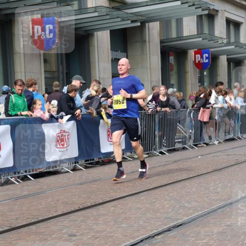 13.09.2026 - 21. swb-Marathon Bremen Strokosch-Dieckow http://msf.ph/oto/10298632 13.09.2026 10:45:59 Ziel 10228, 10447, 10992, 11287, 11356, 11706, 11925, 11926, 13529, 13609, 13640, 10436, 10464, 10541, 10987, 11015, 11063, 11279, 11559, 11762, 11845, 11956, 12033, 12069, 12087, 12556, 12557, 13529, 13532, 13595, 13612 meine-sportfotos.de