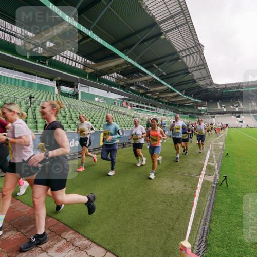 13.09.2026 - 21. swb-Marathon Bremen Michael Burmester http://msf.ph/oto/10298633 13.09.2026 10:33:45 Laufen im Stadion 10018, 10067, 10078, 10166, 10177, 10184, 10203, 10211, 10226, 10236, 10240, 10243, 10249, 10254, 10256, 10297, 10300, 10322, 10355, 10356, 10365, 10372, 10374, 10379, 10383, 10394, 10408, 10415, 10423, 10428, 10460, 10486, 10494, 10530, 10550, 10565, 10578, 10604, 10668, 10669, 10670, 10673, 10675, 10687, 10691, 10699, 10700, 10707, 10721, 10728, 10745, 10749, 10750, 10771, 10772, 10787, 10788, 10794, 10798, 10828, 10857, 10914, 11126, 11343 meine-sportfotos.de