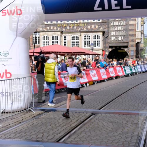 13.09.2026 - 21. swb-Marathon Bremen Tim E. http://msf.ph/oto/10298647 13.09.2026 10:37:04 Ziel 11738, 12456, 13606 meine-sportfotos.de