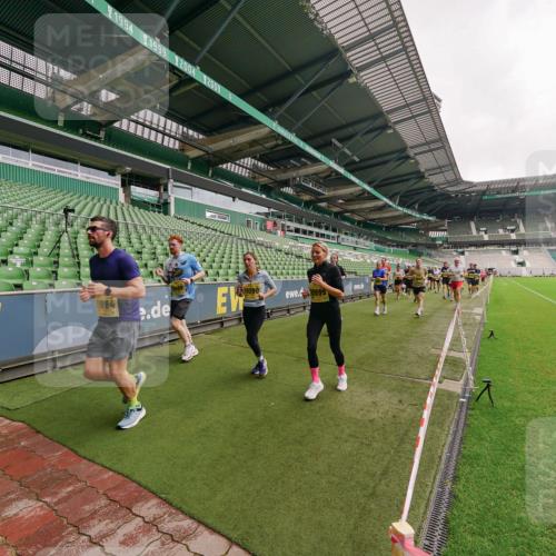 13.09.2026 - 21. swb-Marathon Bremen Michael Burmester http://msf.ph/oto/10298653 13.09.2026 10:33:49 Laufen im Stadion 10018, 10067, 10078, 10166, 10177, 10184, 10203, 10211, 10226, 10236, 10240, 10243, 10249, 10254, 10297, 10300, 10322, 10355, 10356, 10365, 10372, 10374, 10379, 10383, 10394, 10408, 10415, 10423, 10428, 10460, 10486, 10494, 10530, 10550, 10565, 10578, 10604, 10639, 10668, 10669, 10670, 10673, 10675, 10687, 10691, 10699, 10700, 10721, 10728, 10745, 10749, 10750, 10771, 10772, 10787, 10788, 10794, 10798, 10828, 10857, 10914, 11126, 11162, 11343, 11803 meine-sportfotos.de