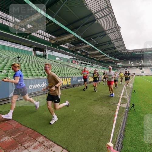 13.09.2026 - 21. swb-Marathon Bremen Michael Burmester http://msf.ph/oto/10298662 13.09.2026 10:33:51 Laufen im Stadion 10018, 10067, 10078, 10147, 10166, 10177, 10184, 10203, 10211, 10226, 10236, 10240, 10243, 10249, 10254, 10297, 10300, 10322, 10355, 10356, 10372, 10374, 10379, 10383, 10394, 10408, 10415, 10423, 10428, 10460, 10486, 10494, 10530, 10550, 10565, 10578, 10604, 10639, 10668, 10669, 10670, 10673, 10675, 10687, 10691, 10699, 10700, 10721, 10728, 10745, 10749, 10750, 10771, 10772, 10787, 10788, 10794, 10798, 10828, 10857, 10914, 11126, 11162, 11343, 11803, 11965 meine-sportfotos.de