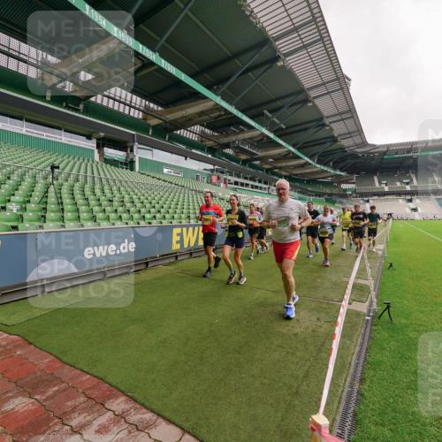 13.09.2026 - 21. swb-Marathon Bremen Michael Burmester http://msf.ph/oto/10298666 13.09.2026 10:33:52 Laufen im Stadion 10018, 10067, 10078, 10147, 10166, 10177, 10184, 10203, 10211, 10226, 10236, 10240, 10243, 10249, 10254, 10297, 10300, 10322, 10355, 10356, 10367, 10368, 10372, 10374, 10379, 10383, 10394, 10408, 10415, 10423, 10428, 10460, 10486, 10494, 10530, 10550, 10578, 10604, 10639, 10668, 10669, 10670, 10673, 10675, 10687, 10691, 10699, 10700, 10728, 10745, 10749, 10750, 10771, 10772, 10787, 10788, 10794, 10798, 10828, 10857, 10914, 11126, 11162, 11343, 11803, 11965 meine-sportfotos.de