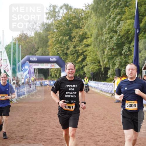 13.09.2026 - Airport Race Dennis Weichert http://msf.ph/oto/10298667 13.09.2026 10:35:58 Ziel 5304, 5328, 5361, 5384 meine-sportfotos.de