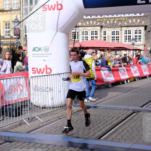 13.09.2026 - 21. swb-Marathon Bremen Tim E. http://msf.ph/oto/10298669 13.09.2026 10:37:05 Ziel 11738, 12456, 13606 meine-sportfotos.de