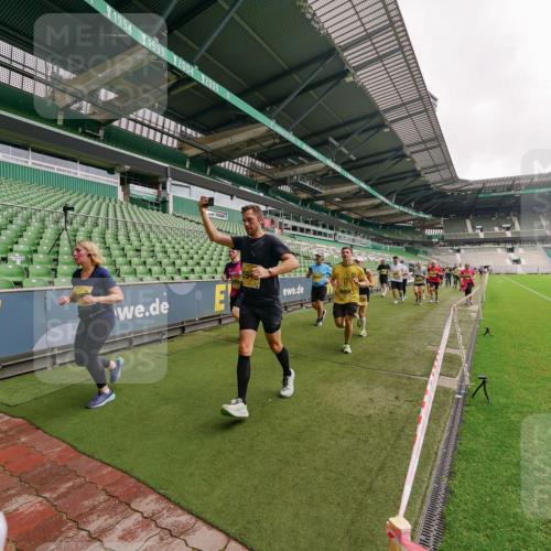 13.09.2026 - 21. swb-Marathon Bremen Michael Burmester http://msf.ph/oto/10298690 13.09.2026 10:33:58 Laufen im Stadion 10018, 10067, 10078, 10147, 10166, 10177, 10184, 10203, 10211, 10236, 10240, 10249, 10254, 10297, 10300, 10355, 10356, 10367, 10368, 10369, 10372, 10374, 10379, 10383, 10394, 10408, 10415, 10423, 10428, 10460, 10485, 10486, 10494, 10530, 10550, 10578, 10604, 10639, 10668, 10669, 10673, 10675, 10687, 10691, 10699, 10700, 10728, 10745, 10749, 10750, 10771, 10772, 10787, 10788, 10794, 10798, 10828, 10857, 10914, 10928, 11126, 11162, 11343, 11803, 11965 meine-sportfotos.de