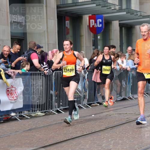 13.09.2026 - 21. swb-Marathon Bremen Strokosch-Dieckow http://msf.ph/oto/10298691 13.09.2026 10:46:04 Ziel 10228, 10447, 10897, 11110, 11287, 11356, 11706, 11925, 11926, 12035, 13511, 13609, 13640, 10436, 10447, 10987, 10992, 11015, 11279, 11762, 11956, 12033, 12069, 12556, 12557, 13529, 13595, 13612 meine-sportfotos.de