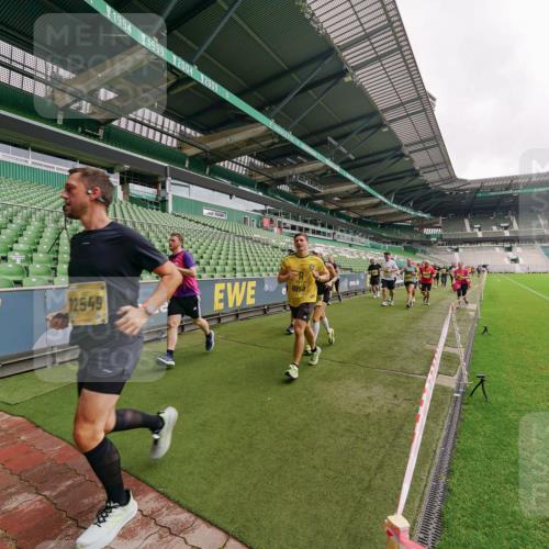 13.09.2026 - 21. swb-Marathon Bremen Michael Burmester http://msf.ph/oto/10298695 13.09.2026 10:33:58 Laufen im Stadion 10018, 10067, 10078, 10147, 10166, 10177, 10184, 10203, 10211, 10236, 10240, 10249, 10254, 10297, 10300, 10355, 10356, 10367, 10368, 10369, 10372, 10374, 10379, 10383, 10394, 10408, 10415, 10423, 10428, 10460, 10485, 10486, 10494, 10530, 10550, 10578, 10604, 10639, 10668, 10669, 10673, 10675, 10687, 10691, 10699, 10700, 10728, 10745, 10749, 10750, 10771, 10772, 10787, 10788, 10794, 10798, 10828, 10857, 10914, 10928, 11126, 11162, 11343, 11803, 11965 meine-sportfotos.de