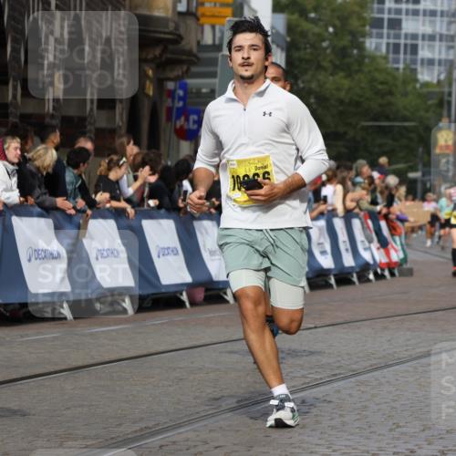 13.09.2026 - 21. swb-Marathon Bremen Strokosch-Dieckow http://msf.ph/oto/10298702 13.09.2026 10:50:05 Ziel 10508, 10709, 10966, 11005, 11007, 11035, 11183, 11717, 12380, 10170, 11111, 11128, 11178, 11497, 11499, 12240, 12269 meine-sportfotos.de