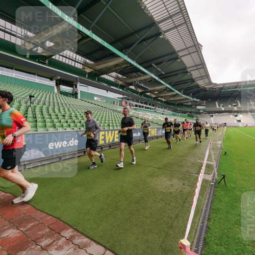 13.09.2026 - 21. swb-Marathon Bremen Michael Burmester http://msf.ph/oto/10298763 13.09.2026 10:34:20 Laufen im Stadion 10018, 10067, 10078, 10093, 10147, 10157, 10166, 10177, 10184, 10185, 10211, 10236, 10240, 10254, 10297, 10300, 10355, 10356, 10367, 10368, 10369, 10374, 10383, 10394, 10408, 10415, 10423, 10428, 10460, 10485, 10494, 10530, 10559, 10578, 10604, 10639, 10668, 10669, 10673, 10677, 10687, 10691, 10699, 10700, 10728, 10745, 10749, 10750, 10772, 10787, 10788, 10794, 10828, 10857, 10914, 10928, 11126, 11162, 11343, 11803, 11965, 10146, 10222 meine-sportfotos.de
