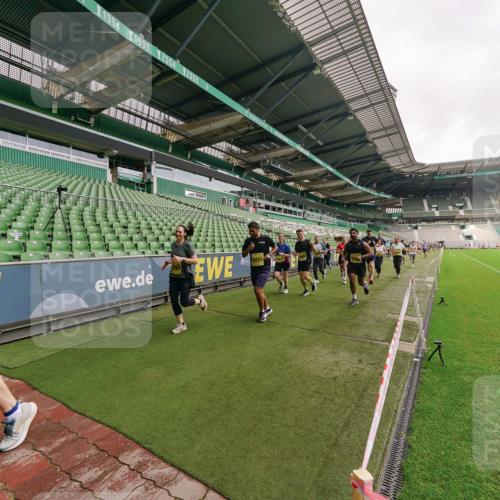 13.09.2026 - 21. swb-Marathon Bremen Michael Burmester http://msf.ph/oto/10298770 13.09.2026 10:34:22 Laufen im Stadion 10018, 10078, 10093, 10147, 10157, 10166, 10177, 10184, 10185, 10211, 10236, 10240, 10254, 10297, 10300, 10355, 10356, 10367, 10368, 10369, 10374, 10383, 10394, 10408, 10415, 10423, 10428, 10460, 10485, 10494, 10528, 10530, 10559, 10578, 10604, 10639, 10668, 10669, 10673, 10677, 10687, 10691, 10699, 10700, 10728, 10745, 10749, 10750, 10772, 10787, 10788, 10794, 10828, 10857, 10914, 10928, 11126, 11162, 11343, 11803, 11965, 10146, 10222 meine-sportfotos.de