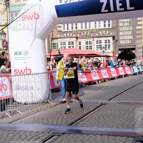 13.09.2026 - 21. swb-Marathon Bremen Tim E. http://msf.ph/oto/10298781 13.09.2026 10:37:29 Ziel 10502, 10961, 11654, 13568 meine-sportfotos.de