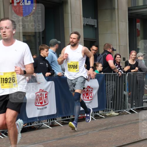 13.09.2026 - 21. swb-Marathon Bremen Strokosch-Dieckow http://msf.ph/oto/10298783 13.09.2026 10:46:14 Ziel 10228, 10590, 10897, 11110, 11155, 11287, 11356, 12035, 13511, 10436, 10447, 10992, 11706, 11925, 11926, 11956, 12556, 12557, 13529, 13609, 13612, 13640 meine-sportfotos.de
