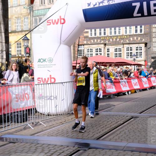 13.09.2026 - 21. swb-Marathon Bremen Tim E. http://msf.ph/oto/10298799 13.09.2026 10:37:30 Ziel 10502, 10961, 11654, 13568 meine-sportfotos.de