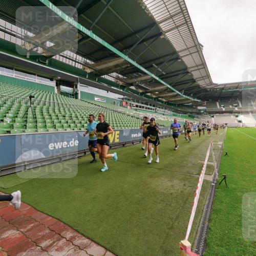 13.09.2026 - 21. swb-Marathon Bremen Michael Burmester http://msf.ph/oto/10298804 13.09.2026 10:34:32 Laufen im Stadion 10018, 10078, 10093, 10144, 10147, 10157, 10177, 10184, 10185, 10211, 10236, 10240, 10254, 10297, 10355, 10356, 10367, 10368, 10369, 10374, 10408, 10415, 10423, 10427, 10428, 10460, 10485, 10528, 10530, 10559, 10578, 10604, 10639, 10668, 10669, 10673, 10677, 10687, 10691, 10699, 10700, 10715, 10745, 10749, 10750, 10772, 10787, 10788, 10828, 10857, 10914, 10928, 11126, 11162, 11343, 11803, 11965, 10146, 10222 meine-sportfotos.de