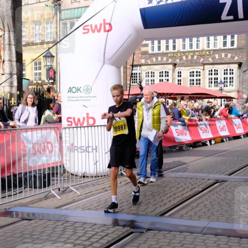 13.09.2026 - 21. swb-Marathon Bremen Tim E. http://msf.ph/oto/10298812 13.09.2026 10:37:30 Ziel 10502, 10961, 11654, 13568 meine-sportfotos.de