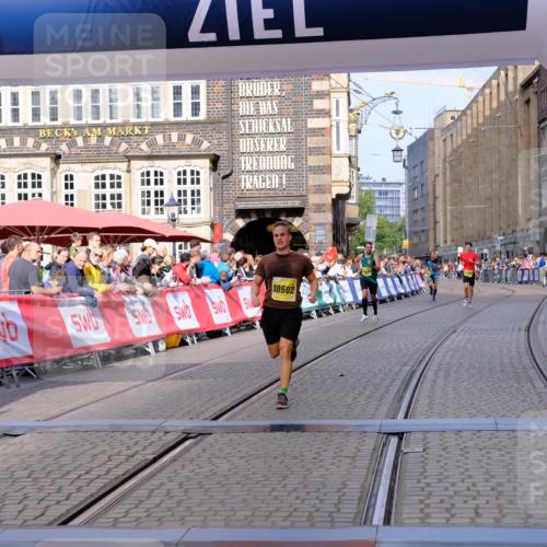 13.09.2026 - 21. swb-Marathon Bremen Tim E. http://msf.ph/oto/10298826 13.09.2026 10:37:36 Ziel 10502, 10961, 11619, 11854, 13608 meine-sportfotos.de