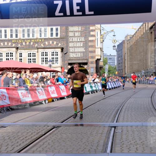 13.09.2026 - 21. swb-Marathon Bremen Tim E. http://msf.ph/oto/10298831 13.09.2026 10:37:36 Ziel 10502, 10961, 11619, 11854, 13608 meine-sportfotos.de