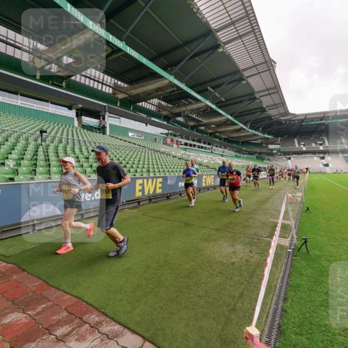13.09.2026 - 21. swb-Marathon Bremen Michael Burmester http://msf.ph/oto/10298852 13.09.2026 10:34:47 Laufen im Stadion 10018, 10093, 10144, 10147, 10157, 10173, 10175, 10177, 10181, 10185, 10236, 10240, 10245, 10254, 10297, 10309, 10355, 10356, 10367, 10368, 10369, 10377, 10415, 10423, 10427, 10428, 10460, 10485, 10492, 10528, 10559, 10578, 10604, 10636, 10639, 10668, 10669, 10673, 10677, 10687, 10691, 10699, 10700, 10715, 10772, 10787, 10788, 10828, 10857, 10914, 10928, 11126, 11162, 11343, 11803, 11965, 10146, 10222 meine-sportfotos.de