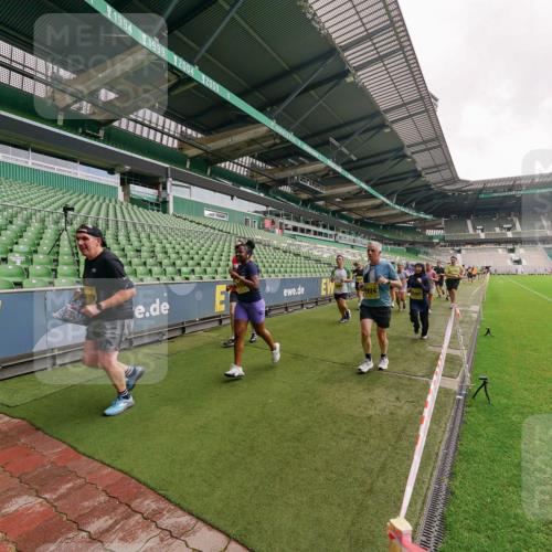 13.09.2026 - 21. swb-Marathon Bremen Michael Burmester http://msf.ph/oto/10298865 13.09.2026 10:34:52 Laufen im Stadion 10018, 10093, 10144, 10147, 10157, 10173, 10175, 10177, 10181, 10185, 10236, 10240, 10245, 10254, 10297, 10309, 10355, 10356, 10367, 10368, 10369, 10377, 10415, 10423, 10427, 10428, 10460, 10485, 10492, 10528, 10559, 10578, 10604, 10636, 10639, 10668, 10669, 10677, 10687, 10691, 10699, 10700, 10715, 10772, 10787, 10788, 10828, 10857, 10914, 10928, 11126, 11162, 11343, 11803, 11965, 10146, 10222 meine-sportfotos.de