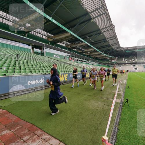 13.09.2026 - 21. swb-Marathon Bremen Michael Burmester http://msf.ph/oto/10298877 13.09.2026 10:34:54 Laufen im Stadion 10018, 10093, 10144, 10147, 10157, 10173, 10175, 10177, 10181, 10185, 10236, 10240, 10245, 10254, 10297, 10309, 10355, 10356, 10367, 10368, 10369, 10377, 10415, 10423, 10427, 10428, 10460, 10485, 10492, 10528, 10559, 10578, 10604, 10636, 10639, 10668, 10669, 10677, 10687, 10691, 10699, 10700, 10715, 10772, 10787, 10788, 10828, 10857, 10914, 10928, 11126, 11162, 11343, 11803, 11965, 10146, 10222 meine-sportfotos.de