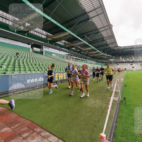13.09.2026 - 21. swb-Marathon Bremen Michael Burmester http://msf.ph/oto/10298882 13.09.2026 10:34:54 Laufen im Stadion 10018, 10093, 10144, 10147, 10157, 10173, 10175, 10177, 10181, 10185, 10236, 10240, 10245, 10254, 10297, 10309, 10355, 10356, 10367, 10368, 10369, 10377, 10415, 10423, 10427, 10428, 10460, 10485, 10492, 10528, 10559, 10578, 10604, 10636, 10639, 10668, 10669, 10677, 10687, 10691, 10699, 10700, 10715, 10772, 10787, 10788, 10828, 10857, 10914, 10928, 11126, 11162, 11343, 11803, 11965, 10146, 10222 meine-sportfotos.de