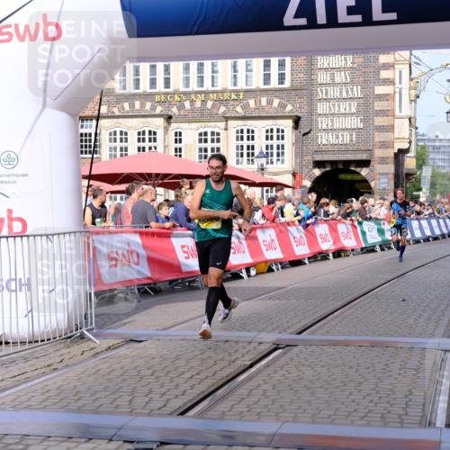 13.09.2026 - 21. swb-Marathon Bremen Tim E. http://msf.ph/oto/10298898 13.09.2026 10:37:40 Ziel 10502, 10961, 11619, 11854, 13608 meine-sportfotos.de