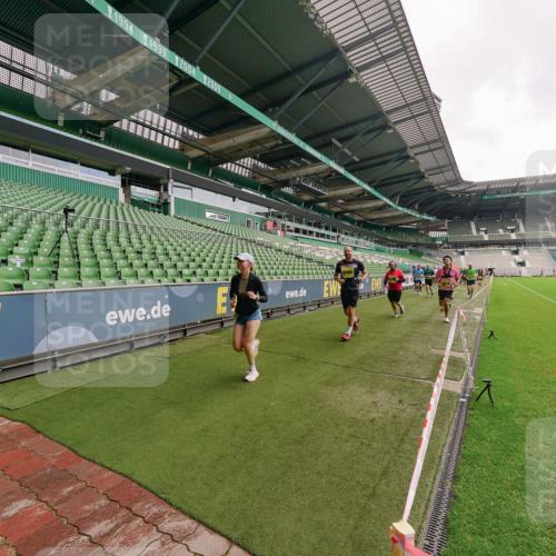 13.09.2026 - 21. swb-Marathon Bremen Michael Burmester http://msf.ph/oto/10298903 13.09.2026 10:35:02 Laufen im Stadion 10018, 10093, 10144, 10147, 10157, 10173, 10175, 10177, 10181, 10182, 10185, 10195, 10240, 10245, 10254, 10297, 10309, 10355, 10356, 10367, 10368, 10369, 10377, 10409, 10415, 10427, 10428, 10460, 10477, 10485, 10492, 10528, 10559, 10578, 10604, 10617, 10636, 10639, 10668, 10669, 10677, 10691, 10699, 10700, 10715, 10772, 10787, 10828, 10857, 10914, 10928, 11126, 11162, 11343, 11803, 11965, 10146, 10222 meine-sportfotos.de