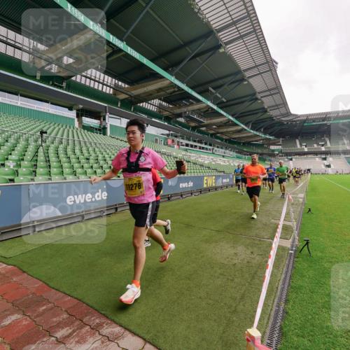 13.09.2026 - 21. swb-Marathon Bremen Michael Burmester http://msf.ph/oto/10298913 13.09.2026 10:35:05 Laufen im Stadion 10018, 10093, 10144, 10147, 10152, 10157, 10173, 10175, 10177, 10181, 10182, 10185, 10195, 10240, 10245, 10254, 10297, 10309, 10355, 10356, 10357, 10367, 10368, 10369, 10377, 10409, 10415, 10427, 10428, 10460, 10477, 10485, 10492, 10528, 10559, 10604, 10617, 10636, 10639, 10668, 10669, 10677, 10691, 10699, 10700, 10715, 10772, 10787, 10828, 10857, 10914, 10928, 11126, 11162, 11343, 11803, 11965, 10146, 10222 meine-sportfotos.de