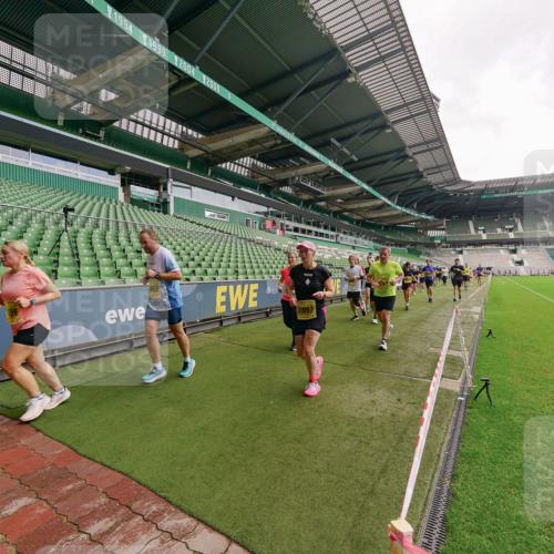 13.09.2026 - 21. swb-Marathon Bremen Michael Burmester http://msf.ph/oto/10298945 13.09.2026 10:35:13 Laufen im Stadion 10093, 10144, 10147, 10152, 10157, 10173, 10175, 10177, 10181, 10182, 10185, 10195, 10240, 10245, 10254, 10306, 10309, 10355, 10356, 10357, 10367, 10368, 10369, 10377, 10409, 10415, 10427, 10460, 10473, 10477, 10485, 10492, 10528, 10559, 10604, 10617, 10636, 10639, 10668, 10669, 10671, 10672, 10677, 10691, 10699, 10700, 10715, 10772, 10828, 10857, 10914, 10928, 11126, 11162, 11343, 11803, 11965, 10146, 10222 meine-sportfotos.de