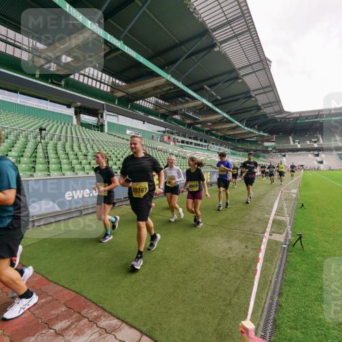 13.09.2026 - 21. swb-Marathon Bremen Michael Burmester http://msf.ph/oto/10298962 13.09.2026 10:35:16 Laufen im Stadion 10093, 10144, 10147, 10152, 10157, 10173, 10175, 10177, 10181, 10182, 10185, 10195, 10240, 10245, 10254, 10263, 10306, 10309, 10355, 10356, 10357, 10367, 10368, 10369, 10377, 10409, 10415, 10427, 10460, 10473, 10477, 10481, 10485, 10492, 10528, 10559, 10604, 10617, 10636, 10639, 10668, 10669, 10671, 10672, 10677, 10699, 10700, 10715, 10828, 10857, 10914, 10928, 11126, 11162, 11343, 11803, 11965, 10146, 10222 meine-sportfotos.de