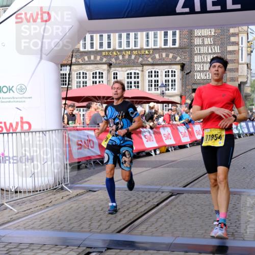 13.09.2026 - 21. swb-Marathon Bremen Tim E. http://msf.ph/oto/10298993 13.09.2026 10:37:44 Ziel 10502, 11619, 11854, 13608 meine-sportfotos.de