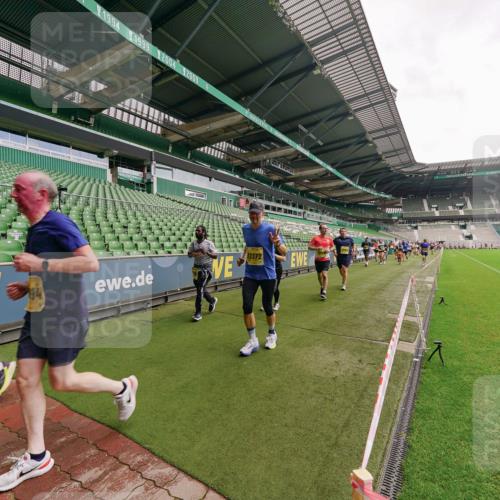 13.09.2026 - 21. swb-Marathon Bremen Michael Burmester http://msf.ph/oto/10299003 13.09.2026 10:35:27 Laufen im Stadion 10093, 10144, 10147, 10152, 10157, 10173, 10175, 10177, 10181, 10182, 10185, 10187, 10195, 10240, 10245, 10254, 10263, 10272, 10275, 10291, 10306, 10309, 10356, 10357, 10367, 10368, 10369, 10377, 10409, 10415, 10420, 10427, 10439, 10460, 10473, 10477, 10481, 10485, 10492, 10528, 10559, 10560, 10617, 10636, 10639, 10669, 10671, 10672, 10677, 10700, 10715, 10828, 10857, 10914, 10928, 11126, 11162, 11343, 11803, 11965, 10146, 10222 meine-sportfotos.de