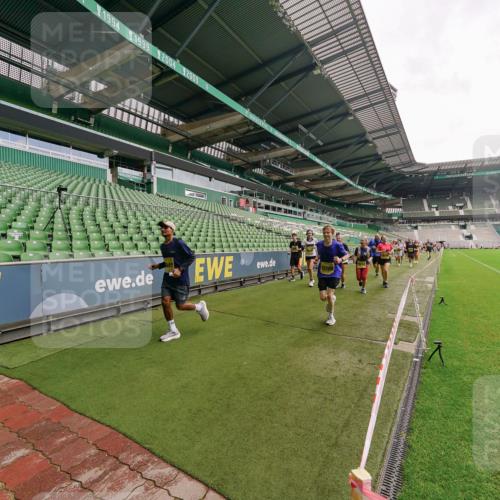 13.09.2026 - 21. swb-Marathon Bremen Michael Burmester http://msf.ph/oto/10299021 13.09.2026 10:35:33 Laufen im Stadion 10093, 10144, 10147, 10152, 10157, 10160, 10173, 10175, 10181, 10182, 10185, 10187, 10195, 10245, 10251, 10254, 10263, 10272, 10275, 10291, 10306, 10309, 10356, 10357, 10367, 10368, 10369, 10377, 10382, 10409, 10420, 10427, 10439, 10460, 10473, 10477, 10481, 10485, 10492, 10528, 10559, 10560, 10607, 10617, 10636, 10639, 10669, 10671, 10672, 10677, 10700, 10715, 10828, 10914, 10928, 11126, 11162, 11343, 11803, 11965, 10146, 10222 meine-sportfotos.de
