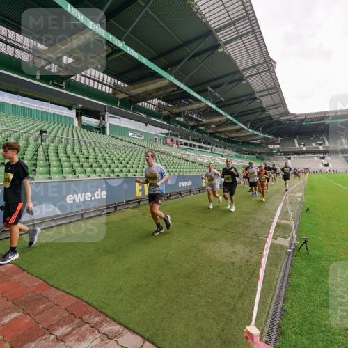 13.09.2026 - 21. swb-Marathon Bremen Michael Burmester http://msf.ph/oto/10299047 13.09.2026 10:35:38 Laufen im Stadion 10093, 10144, 10147, 10152, 10157, 10160, 10173, 10175, 10181, 10182, 10185, 10187, 10195, 10245, 10251, 10263, 10272, 10275, 10278, 10291, 10306, 10309, 10338, 10356, 10357, 10367, 10368, 10369, 10377, 10382, 10403, 10409, 10420, 10427, 10439, 10460, 10473, 10477, 10481, 10485, 10492, 10528, 10559, 10560, 10569, 10607, 10617, 10636, 10639, 10669, 10671, 10672, 10677, 10700, 10715, 10828, 10914, 10928, 11126, 11162, 11343, 11803, 11965, 10146, 10222 meine-sportfotos.de