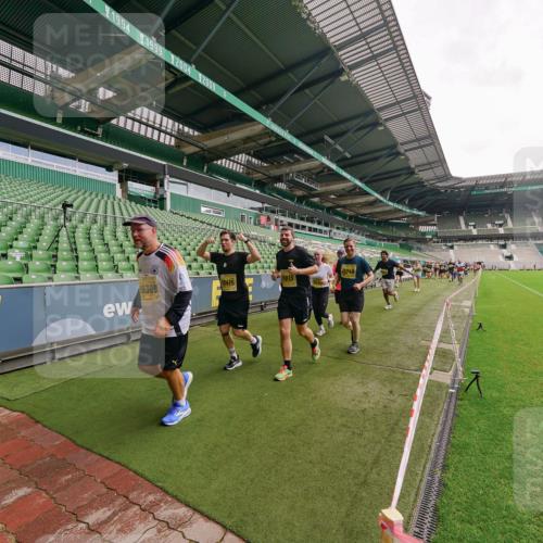 13.09.2026 - 21. swb-Marathon Bremen Michael Burmester http://msf.ph/oto/10299063 13.09.2026 10:35:42 Laufen im Stadion 10093, 10144, 10147, 10152, 10157, 10160, 10173, 10175, 10181, 10182, 10185, 10187, 10195, 10245, 10251, 10263, 10272, 10275, 10278, 10291, 10306, 10309, 10338, 10356, 10357, 10367, 10368, 10369, 10377, 10382, 10403, 10409, 10411, 10420, 10427, 10439, 10473, 10477, 10481, 10485, 10492, 10528, 10531, 10559, 10560, 10569, 10607, 10617, 10636, 10639, 10669, 10671, 10672, 10677, 10715, 10828, 10914, 10928, 11162, 11343, 11803, 11965, 10146, 10222 meine-sportfotos.de