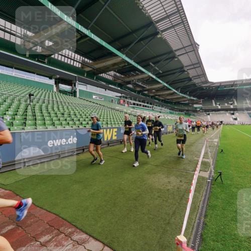 13.09.2026 - 21. swb-Marathon Bremen Michael Burmester http://msf.ph/oto/10299123 13.09.2026 10:36:02 Laufen im Stadion 10093, 10144, 10147, 10152, 10153, 10154, 10157, 10160, 10173, 10175, 10181, 10182, 10185, 10187, 10195, 10198, 10245, 10251, 10257, 10263, 10272, 10275, 10278, 10291, 10296, 10306, 10309, 10338, 10357, 10367, 10368, 10369, 10377, 10382, 10390, 10403, 10409, 10411, 10420, 10427, 10429, 10439, 10473, 10477, 10481, 10485, 10492, 10497, 10528, 10531, 10559, 10560, 10569, 10607, 10617, 10633, 10636, 10671, 10672, 10677, 10715, 10928, 11965, 10146 meine-sportfotos.de