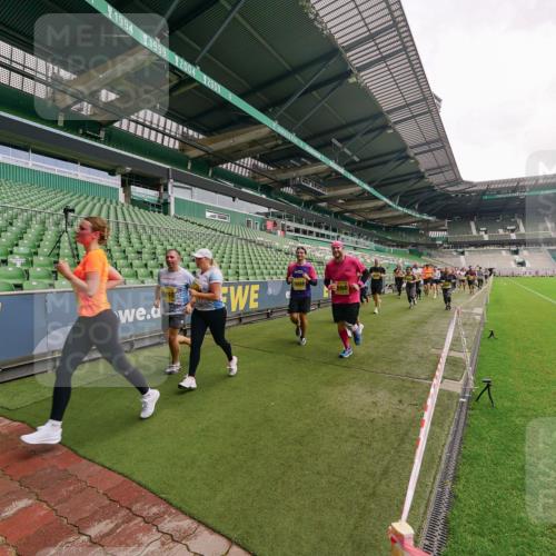13.09.2026 - 21. swb-Marathon Bremen Michael Burmester http://msf.ph/oto/10299162 13.09.2026 10:36:09 Laufen im Stadion 10092, 10093, 10144, 10152, 10153, 10154, 10157, 10160, 10173, 10175, 10181, 10182, 10185, 10187, 10195, 10198, 10237, 10245, 10251, 10257, 10263, 10272, 10275, 10278, 10291, 10296, 10306, 10309, 10338, 10357, 10377, 10382, 10390, 10403, 10409, 10411, 10420, 10427, 10429, 10439, 10473, 10477, 10481, 10485, 10492, 10497, 10500, 10528, 10531, 10559, 10560, 10569, 10607, 10613, 10617, 10633, 10636, 10647, 10648, 10671, 10672, 10677, 10715 meine-sportfotos.de