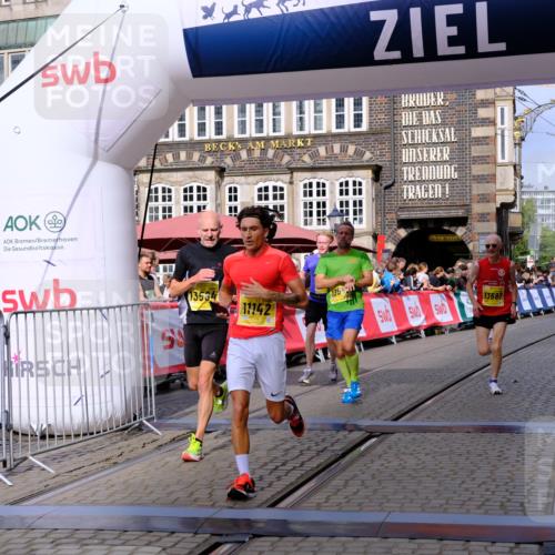 13.09.2026 - 21. swb-Marathon Bremen Tim E. http://msf.ph/oto/10299193 13.09.2026 10:38:22 Ziel 10302, 11083, 11142, 12538, 13551, 13559, 13584, 13587, 13636 meine-sportfotos.de