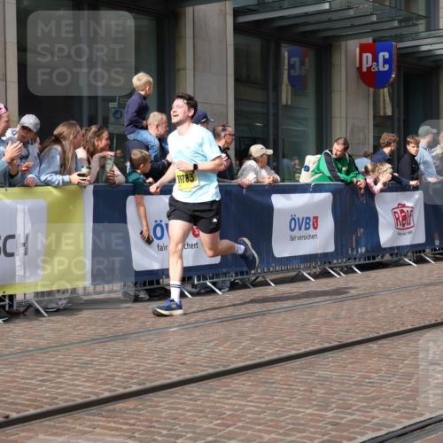 13.09.2026 - 21. swb-Marathon Bremen Strokosch-Dieckow http://msf.ph/oto/10299199 13.09.2026 10:46:54 Ziel 10319, 10744, 10898, 11060, 11187, 11269, 11344, 11462, 11608, 11650, 11651, 11814, 12048, 12195, 12298, 12415, 12470, 13528, 13545, 13589, 13613, 10289, 10445, 10504, 10590, 11155, 11199, 11212, 11608, 11661, 11783, 12035, 12364, 12375, 13511 meine-sportfotos.de