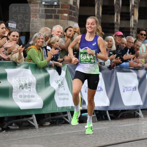 13.09.2026 - 21. swb-Marathon Bremen Strokosch-Dieckow http://msf.ph/oto/10299210 13.09.2026 12:46:09 Ziel 103, 8044 meine-sportfotos.de