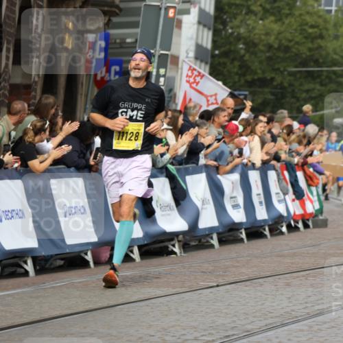 13.09.2026 - 21. swb-Marathon Bremen Strokosch-Dieckow http://msf.ph/oto/10299218 13.09.2026 10:50:17 Ziel 10452, 10508, 10593, 10876, 10966, 11005, 11035, 11183, 11415, 12380, 12510, 10170, 10233, 10525, 10840, 10923, 11276, 11497, 11499, 11622, 11680, 11742, 12045, 12078, 12447, 13562 meine-sportfotos.de